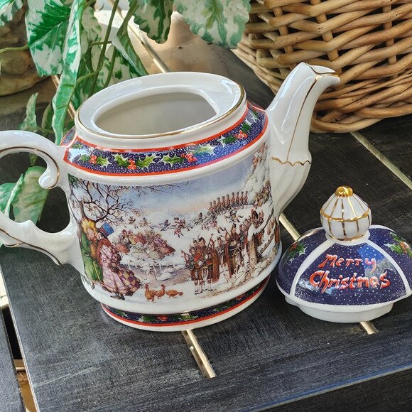 Vintage Sadler Twelve Days of Christmas - Merry Christmas Teapot - Picture 4 of 13